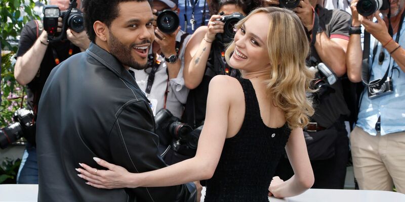Abel Tesfaye alias Rapper The Weeknd und Lily-Rose Depp stellen «The Idol» auf den 76. internationalen Filmfestspielen in Cannes vor. - Foto: Joel C Ryan/Invision/AP