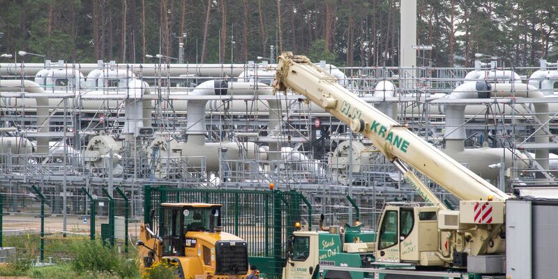 Blick auf Rohrsysteme und Absperrvorrichtungen im Gasknotenpunkt der Firma Gascade Gastransport GmbH im vorpommerschen Lubmin. - Foto: Stefan Sauer/dpa