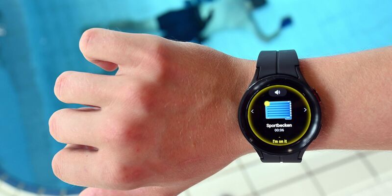 KI-gestützte Technik soll im Schwimmbad Situationen vor dem eigentlichen Notfall als Gefahr identifizieren. - Foto: Uli Deck/dpa