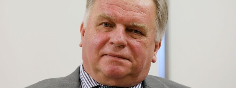 Der ehemalige Bundesverkehrsminister Günther Krause muss sich vor Gericht verantworten. - Foto: Bernd Wüstneck/zb/dpa