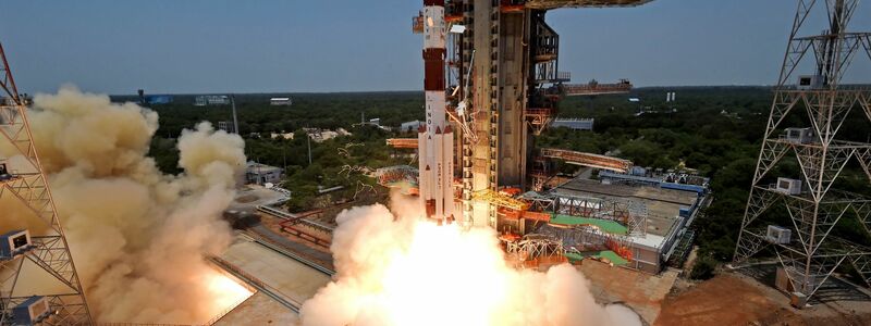 Start der Trägerrakete mit dem  Aditya-L1-Raumschiff im indischen Sriharikota. Das Land hat eine Mission in Richtung Sonne geschickt. - Foto: Uncredited/Indian Space Research Organization/AP/dpa