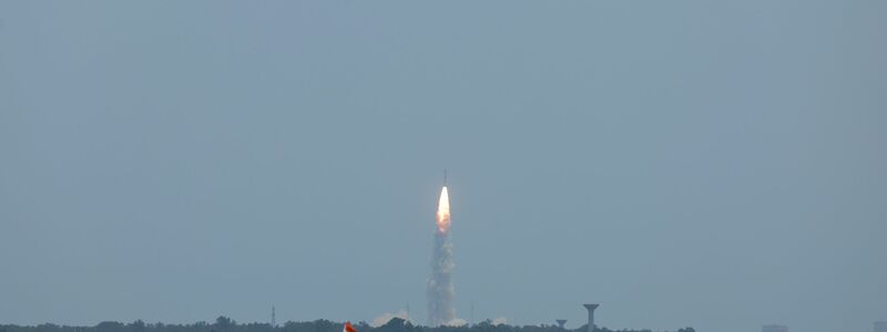 Das Aditya-L1-Raumschiff an Bord einer Trägerrakete beim Start vom Weltraumzentrum im indischen Sriharikota. - Foto: Seshadri Sukumar/ZUMA Press Wire/dpa