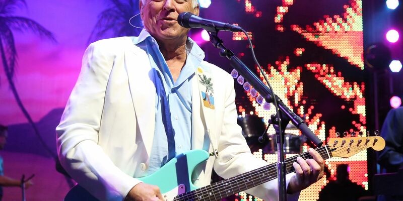Der Sänger Jimmy Buffett ist laut Angaben auf seinen Social-Media-Kanälen im Alter von 76 jahren gestorben. - Foto: Matt Sayles/Invision/AP/dpa