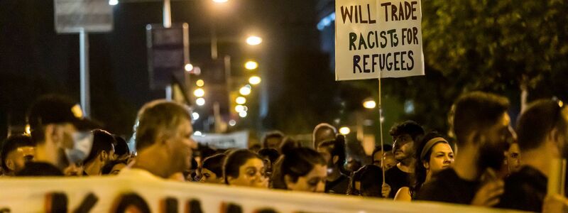 Demonstranten wehren sich gegen den Rassismus auf Zypern. - Foto: Kostas Pikoulas/ZUMA Press Wire/dpa