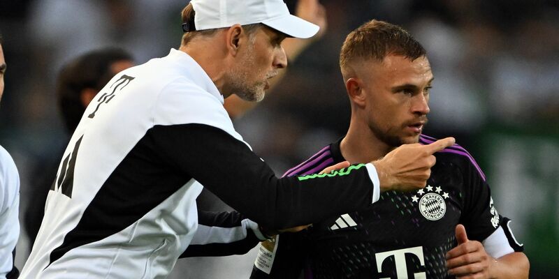 Da geht's lang: Bayern-Trainer Thomas Tuchel (l) und Joshua Kimmich. - Foto: Federico Gambarini/dpa
