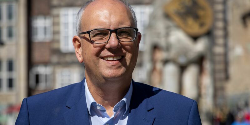 Bremens Bürgermeister Andreas Bovenschulte fordert beim Thema Flüchtlinge eine höhere finanzielle Beteiligung vom Bund. - Foto: Focke Strangmann/dpa