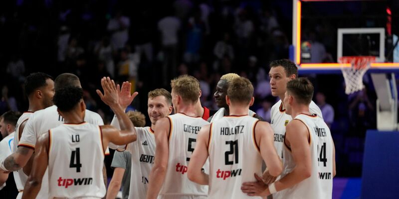 Fünf Spiele, fünf Siege: Das DBB-Team präsentiert sich bei der WM in starker Form. - Foto: Hiro Komae/AP/dpa