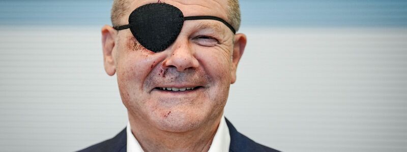 Nach einem Sportunfall nimmt Bundeskanzler Olaf Scholz (SPD) mit Augenklappe an der Fraktionssitzung seiner Partei teil. - Foto: Kay Nietfeld/dpa