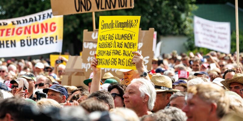 In Bayern protestieren Menschen im Juni 2023 gegen die Klimapolitik der Ampelregierung. - Foto: Matthias Balk/dpa