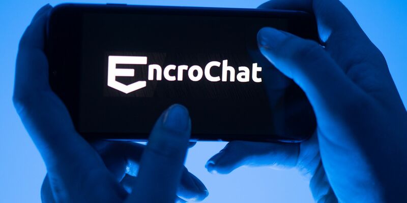 Encrochat war ein verschlüsseltes Kommunikationssystem, mit dem Kriminelle Straftaten wie Drogengeschäfte, Mordanschläge, Überfälle und Geldwäsche organisierten. - Foto: Sebastian Kahnert/dpa