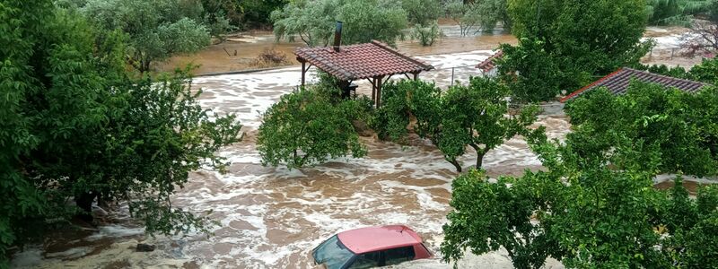 Bei schweren Unwettern ist in Mittelgriechenland ein Mensch ums Leben gekommen. Das Sturmtief «Daniel» sorgte in vielen Teilen Griechenlands für Überschwemmungen. - Foto: Thanasis Kalliaras/Eurokinissi/AP/dpa