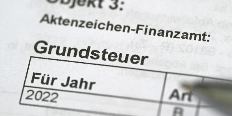 Unter dem Strich haben Städte und Gemeinden in Deutschland 2022 einen Überschuss von 2,4 Milliarden Euro erwirtschaftet. - Foto: Bernd Weißbrod/dpa