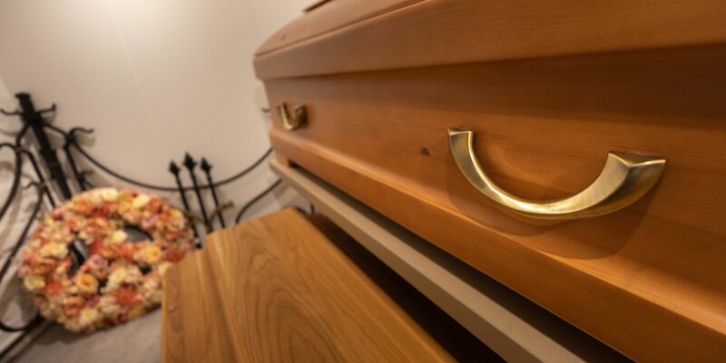 Bei Frauen fiel die Lebenserwartung 2022 gegenüber 2019 von 83,5 auf 82,8 Jahre; bei Männern von 78,7 auf 78,1 Jahre (Symbolbild). - Foto: Dieter Menne/dpa