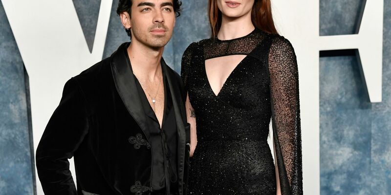 Joe Jonas (l) und Sophie Turner lassen sich scheiden. - Foto: Evan Agostini/Invision/AP/dpa