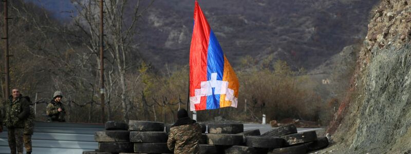 Die beiden ehemals sowjetischen Länder Armenien und Aserbaidschan kämpfen seit Jahrzehnten um die Region Berg-Karabach. - Foto: Sergei Grits/AP/dpa