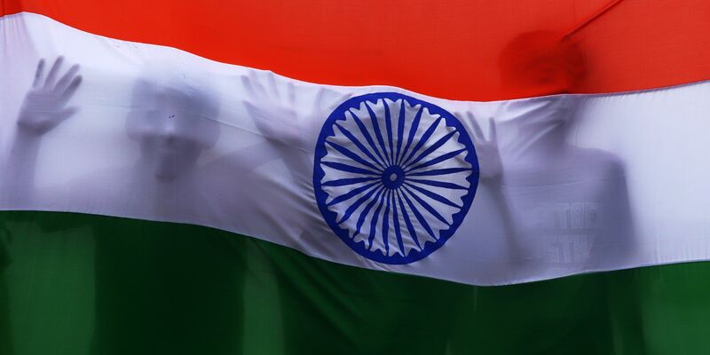 Die Flagge Indiens: Manche radikale Hindus stören sich am Landesnamen. - Foto: Sri Loganathan/ZUMA/dpa