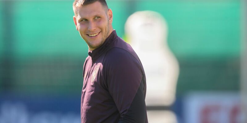 Schaut optimistisch nach vorne: Niklas Süle. - Foto: Julian Stratenschulte/dpa