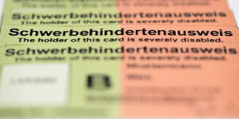 Der Europäischer Behindertenausweis soll besondere Bedingungen und Vorzugsbehandlungen bei öffentlichen und privaten Einrichtungen ermöglichen. - Foto: Andrea Warnecke/dpa-tmn