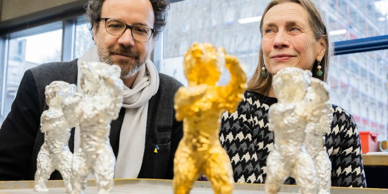 Carlo Chatrian und Mariette Rissenbeek, das scheidende Leitungs-Duo der Berlinale. - Foto: Christoph Soeder/dpa