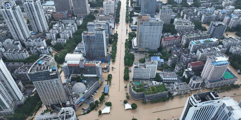 Luftaufnahme der überschwemmten Stadt Fuzhou. - Foto: Uncredited/CHINATOPIX/AP/dpa
