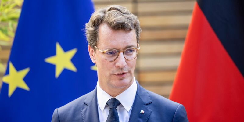 Nordrhein-Westfalens Ministerpräsident Hendrik Wüst (CDU) in Brüssel. - Foto: Thomas Banneyer/dpa