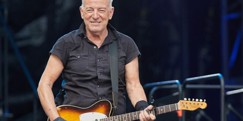 Magenprobleme setzen Bruce Springsteen im September außer Gefecht - der Musiker freut sich nach eigener Aussage aber schon auf seine Bühnen-Rückkehr. - Foto: Georg Wendt/dpa
