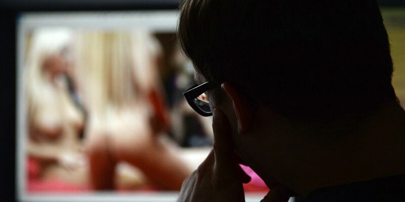 Tabu-Thema - aber weit verbreitet: Die große Mehrheit der Menschen in Deutschland schaut Pornos. - Foto: Marcus Brandt/dpa