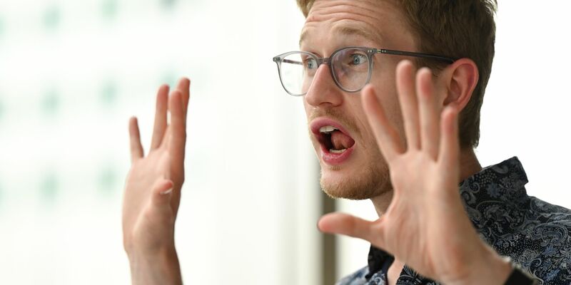 Thomas Guggeis übernimmt in Frankfurt eine Doppelrolle: als Generalmusikdirektor der Oper und als Leiter der Museumskonzerte. - Foto: Arne Dedert/dpa