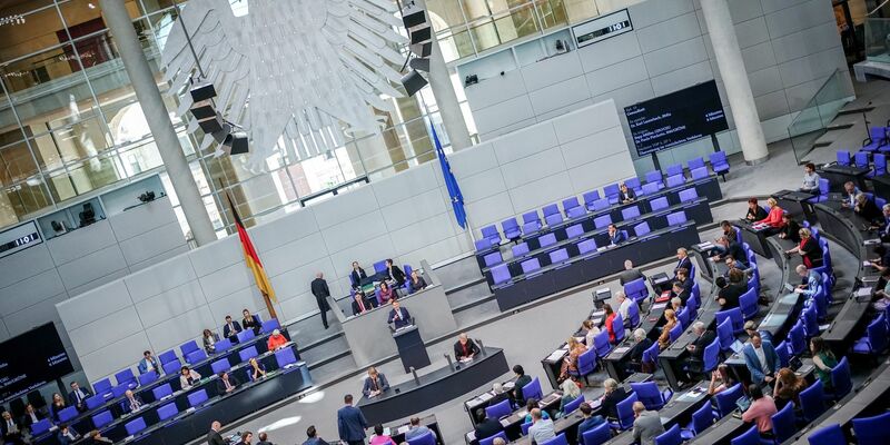 Der Bundestag entscheidet heute über das umstrittene Heizungsgesetz. - Foto: Kay Nietfeld/dpa