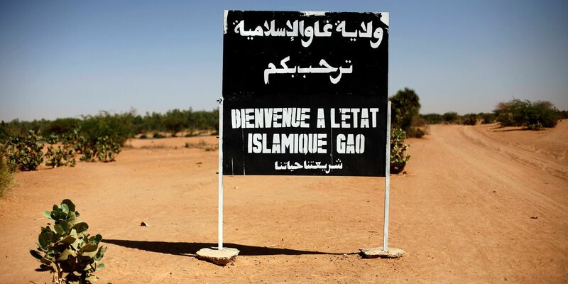 Terroristen haben laut malischer Regierung im ein Schiff und ein Armeelager angegriffen. - Foto: Jerome Delay/AP/dpa