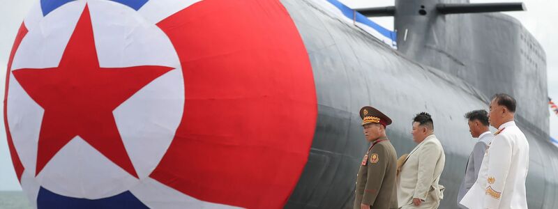 Soll angeblich mit Atomwaffen transportieren können: das U-Boot Nummer 841 «Hero (Held) Kim Kun Ok». - Foto: Uncredited/KCNA/KNS/dpa
