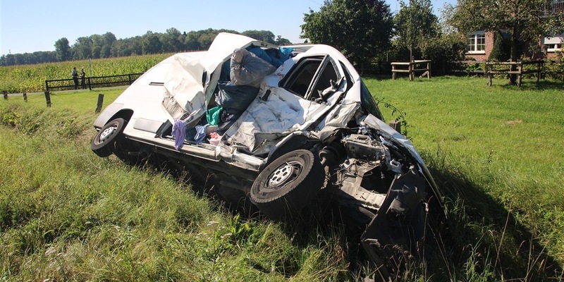 POL-COE: Nordkirchen, K2/ Auto mit Baum kollidiert - Foto: presseportal.de