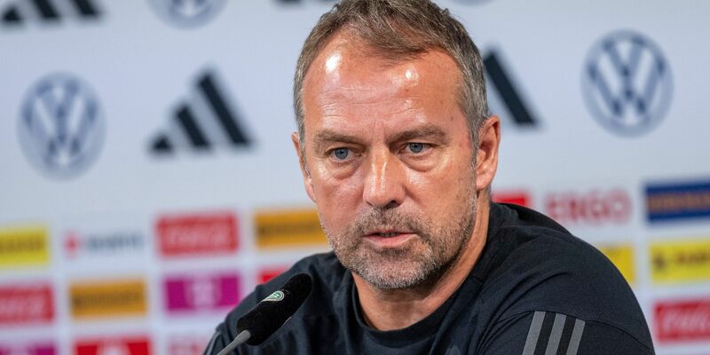 Bundestrainer Hansi Flick hat seine Pläne vor dem Länderspiel gegen Japan verraten. - Foto: David Inderlied/dpa