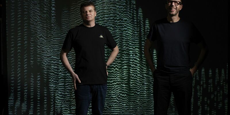 Tom Rowlands (r) und Ed Simons sind das  britische Electronica-Duo Chemical Brothers. - Foto: Hamish Brown/Universal Music/dpa