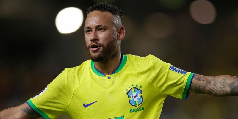 Brasiliens Neymar brach den Rekord von Pelé. - Foto: Bruna Prado/AP