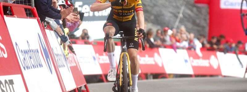 Jonas Vingegaard jubelt über seinen Etappensieg am Tourmalet. - Foto: Pep Dalmau/Belga/dpa