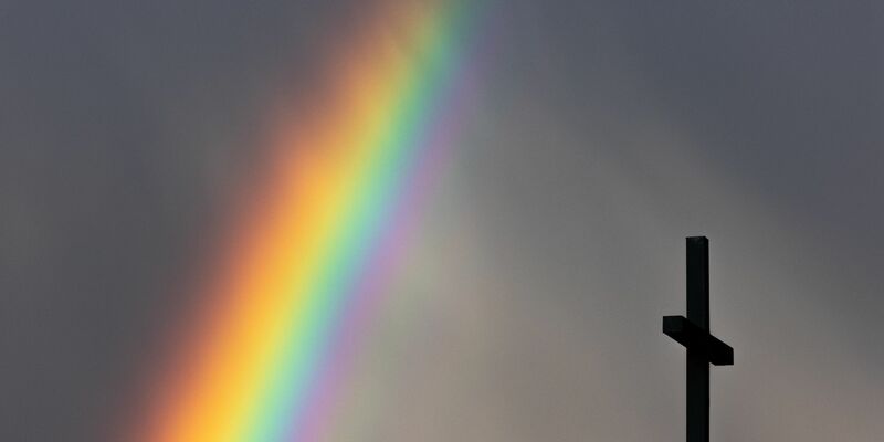 Gleichgeschlechtliche Paare können sich am 20. September vor dem Kölner Dom segnen lassen. - Foto: Rolf Vennenbernd/dpa