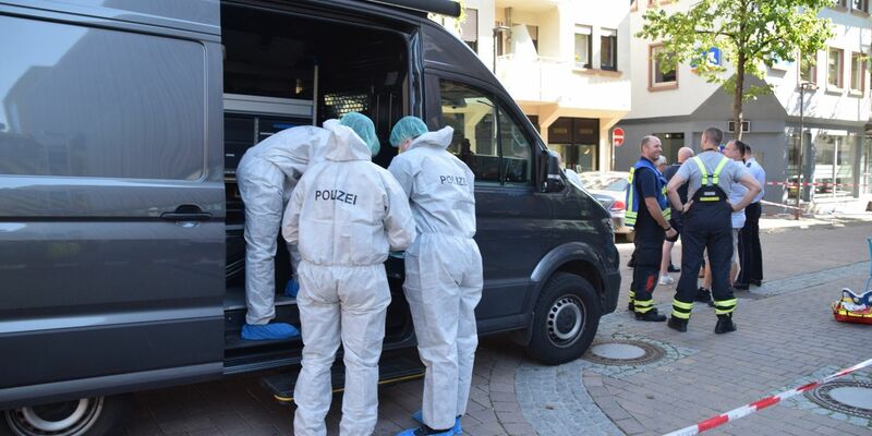 Die Spurensicherung am Tatort in Wiesloch. - Foto: -/Rene Priebe/dpa