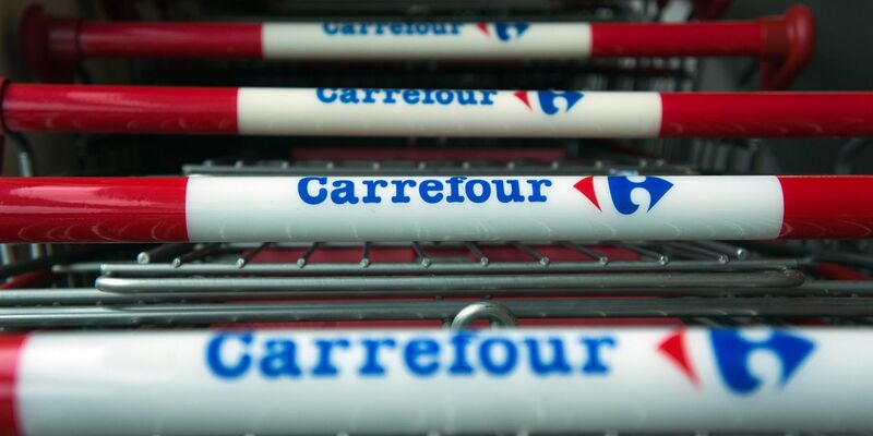 «Wir setzen uns dafür ein, den Preis neu zu verhandeln», kündigt die französische Handelskette Carrefour an. - Foto: Ahmad Yusni/epa/dpa