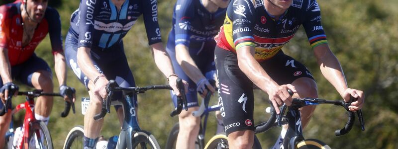 Remco Evenepoel (r) hat die 14. Etappe der Vuelta gewonnen. - Foto: Pep Dalmau/Belga/dpa