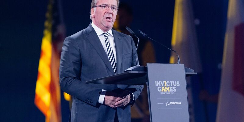 Bundesverteidigungsminister Boris Pistorius (SPD) spricht bei der Eröffnung der 6. Invictus Games in Düsseldorf. - Foto: Rolf Vennenbernd/dpa