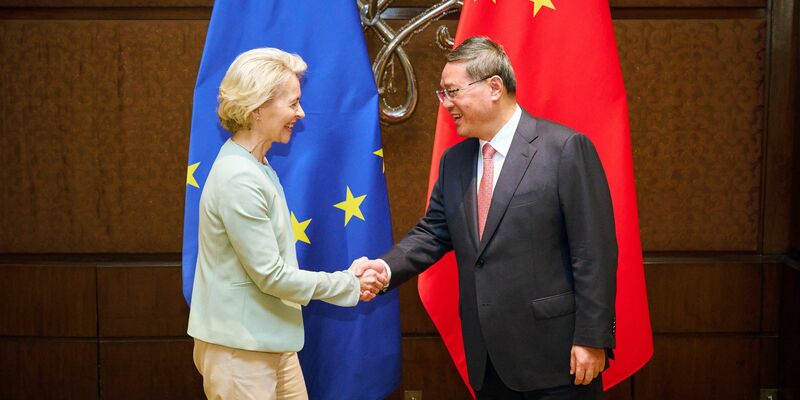 EU-Kommissionspräsidentin Ursula von der Leyen trifft in Neu Delhi Chinas Ministerpräsidenten Li Qiang. - Foto: Dati Bendo/European Commission/dpa