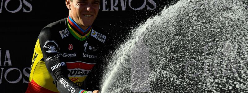 Remco Evenepoel feiert seinen zweiten Etappensieg bei der Vuelta. - Foto: Alvaro Barrientos/AP/dpa