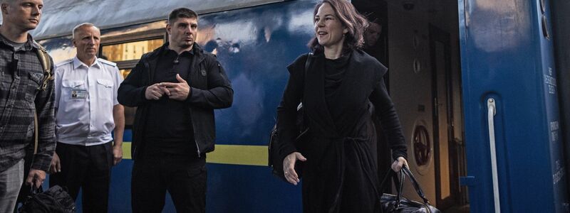 Annalena Baerbock ist mit dem Zug in der ukrainischen Hauptstadt Kiew gereist. - Foto: Oliver Weiken/dpa