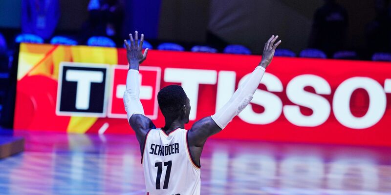 Wurde zum MVP des Turniers gewählt: Dennis Schröder. - Foto: Michael Conroy/AP/dpa