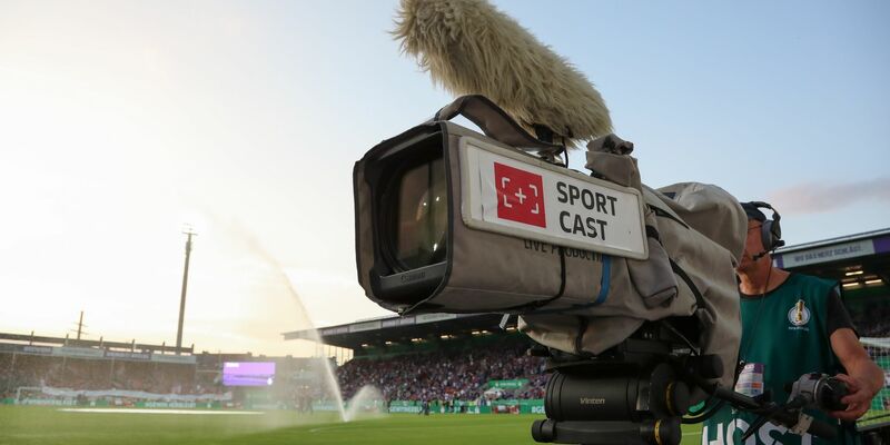 In dieser Saison gelten neue TV-Verträge für die Frauen-Bundesliga. - Foto: Friso Gentsch/dpa