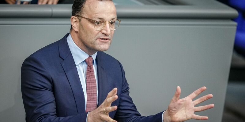 Jens Spahn (CDU) will schärfere finanzielle Sanktionen für Bürgergeldbezieher, die eine Arbeitstätigkeit ablehnen. - Foto: Kay Nietfeld/dpa