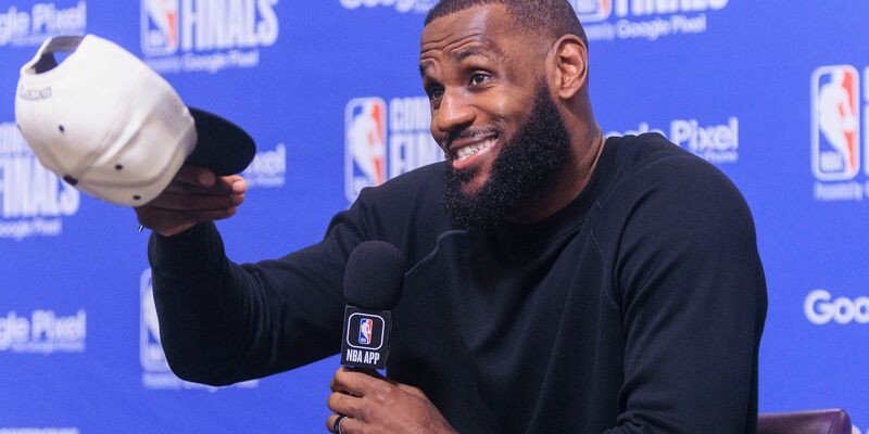 LeBron James und weitere NBA-Superstars wollen einem Bericht zufolge bei den Olympischen Spielen in Paris dabei sein. - Foto: Javier Rojas/Prensa Internacional via ZUMA/dpa