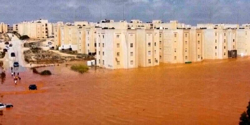 Überflutete Straßen im libyschen Marj. Nach heftigen Unwettern befürchtet die Regierung Tausende Tote. - Foto: ---/Libya Almasar TV/AP/dpa