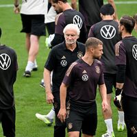 Für Rudi Völler wäre womöglich ein Viertelfinal-Einzug bei der WM ein Erfolg. (Archivbild) - Foto: Federico Gambarini/dpa